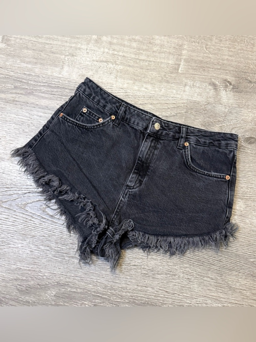 •TOPSHOP• KIRI JEAN SHORTS